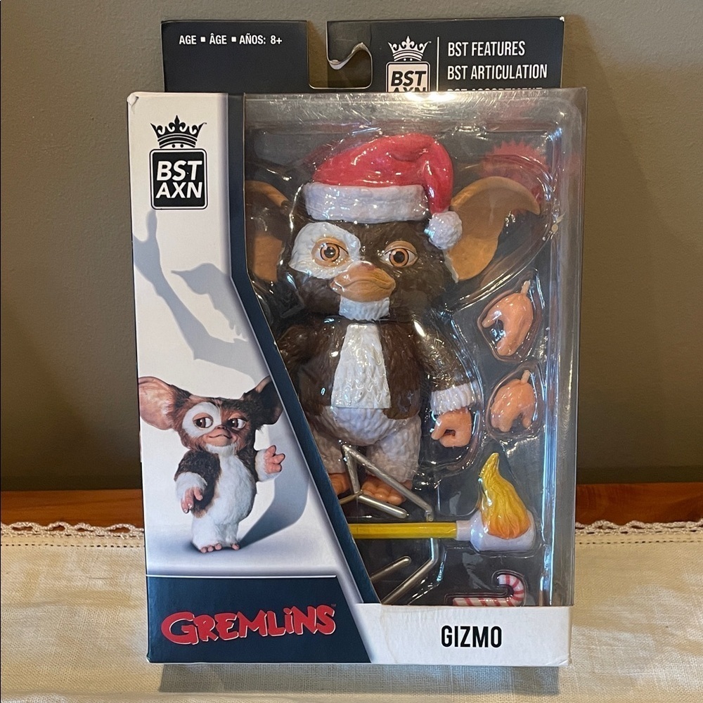 Gizmo Gremlins Action Figure with Accessories new in box